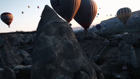 Каппадокия - десятки воздушных шаров